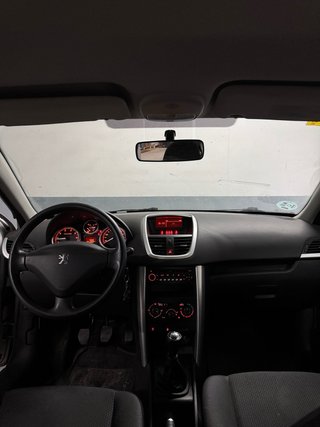 Peugeot 207 2011