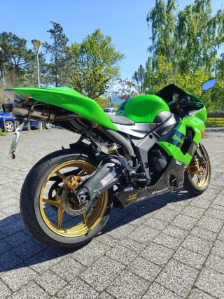 Kawasaki ZX6R 636 2006 verde. Limitada en papeles