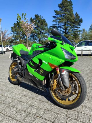 Kawasaki ZX6R 636 2006 verde. Limitada en papeles