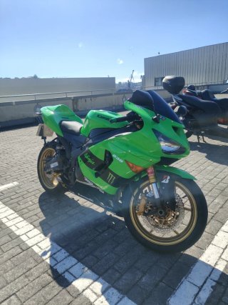 Kawasaki ZX6R 636 2006 verde. Limitada en papeles