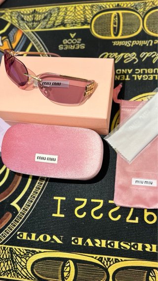 Gafas de sol Miu Miu rosas y doradas