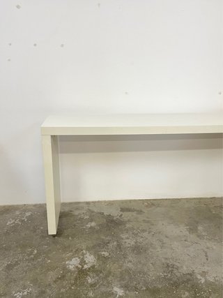 Consola, Escritorio o mesa auxiliar