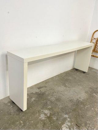 Consola, Escritorio o mesa auxiliar