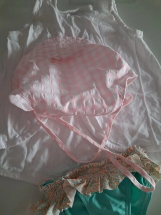Lote conjuntos  Camisetas y bañadores niña