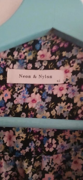 Blusa Neon Nylon floral negra multicolor