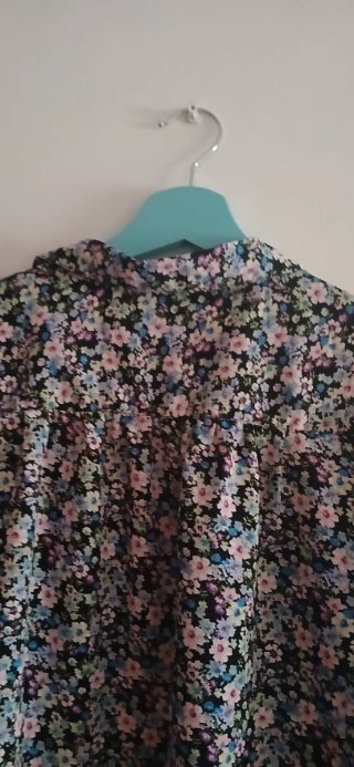 Blusa Neon Nylon floral negra multicolor