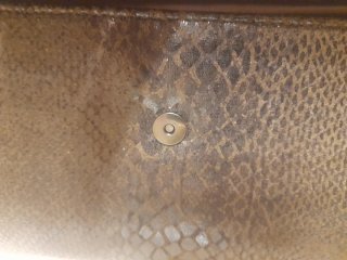 REGALO Clutch piton marrón oscuro