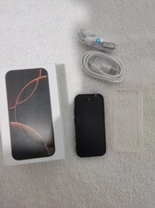 iPhone 16 Pro Azul Marino + Accesorios
