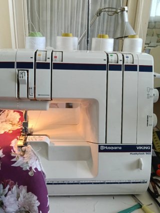 Remalladora Máquina de Coser Husqvarna viking