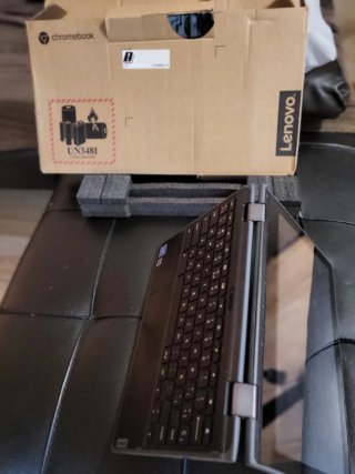 Portátil Lenovo Convertible Negro.