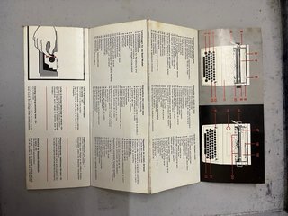Máquina de escribir Olivetti Dora