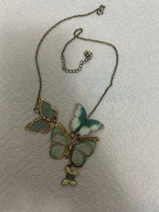 Collar con cuentas marrones y blancas