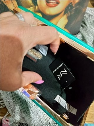 Bolso de fiesta metálico verde y dorado