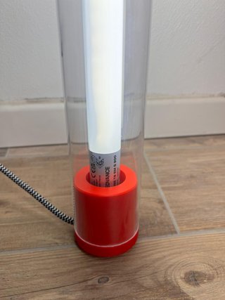 Lampada a forma di penna BIC rossa