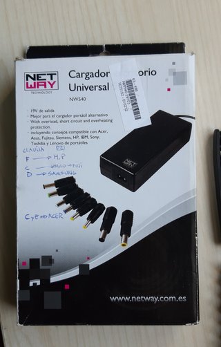Fujitsu PIEZAS y Cargador Universal y conectores