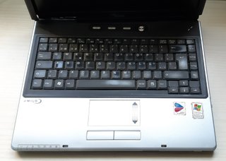 Fujitsu PIEZAS y Cargador Universal y conectores