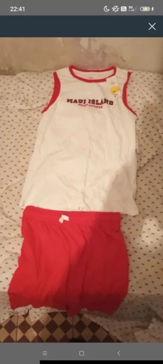 Conjunto de verano blanco y rojo