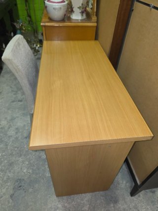 Escritorio  madera con silla
