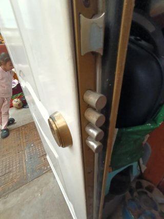 Puerta de entrada acorazada sin marco