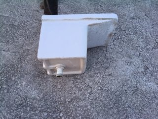 Pila de cerámica blanca