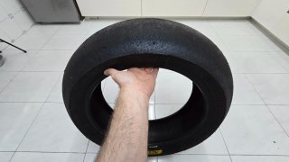 Neumático Slick Pirelli 190/60 R17 SC3