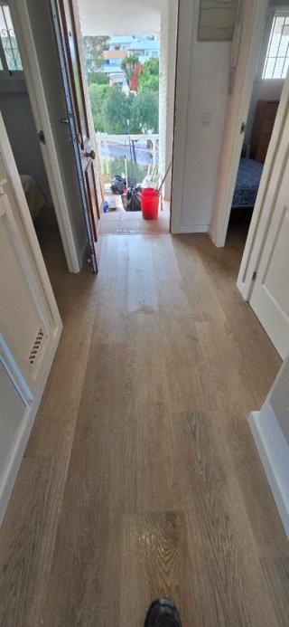 Montador profesional de suelos SPC | Calidad