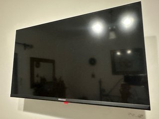 Smart TV Hisense 32 para pared y mando