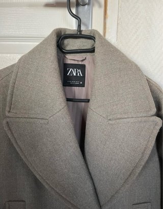 Abrigo Zara gris corto