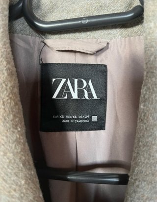 Abrigo Zara gris corto