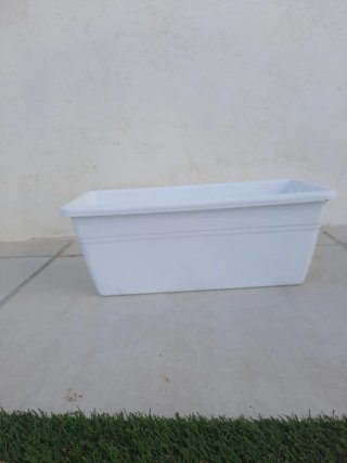 Macetas de plástico blancas