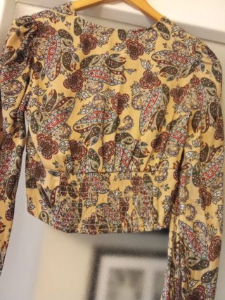 Blusa Stradivarius estampada manga larga
