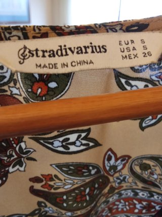 Blusa Stradivarius estampada manga larga