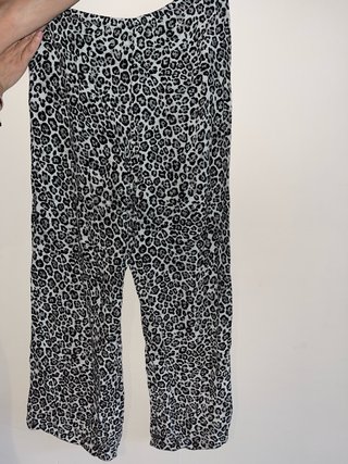 Pantalones anchos, de lino . estampado leopardo