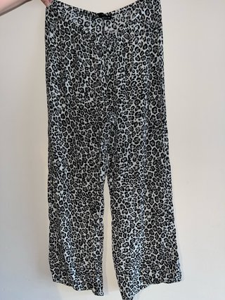 Pantalones anchos, de lino . estampado leopardo