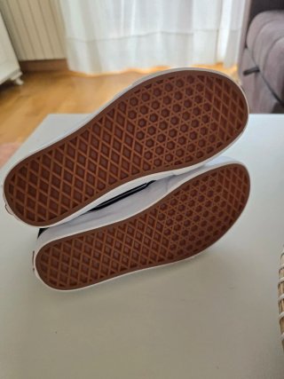 Zapatillas Vans Sk8-Hi Negras y Blancas