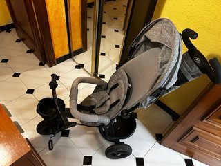 Triciclo gris para bebé