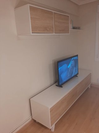 VENDIDO. Conjunto muebles salón blanco y madera