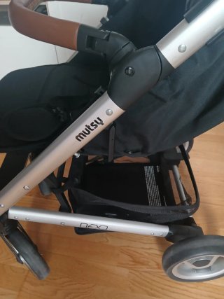 Carro de bebé Musty negro y marrón