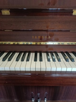 Piano Vertical Yamaha como Nuevo
