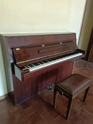 Piano Vertical Yamaha como Nuevo