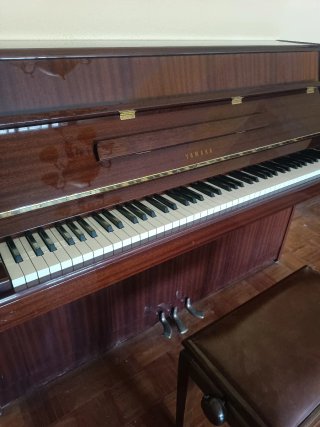 Piano Vertical Yamaha como Nuevo
