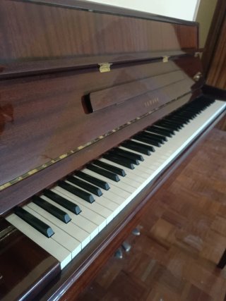 Piano Vertical Yamaha como Nuevo