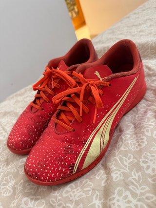 Botas Fútbol Sala Puma Talla 40 Roja Dorada