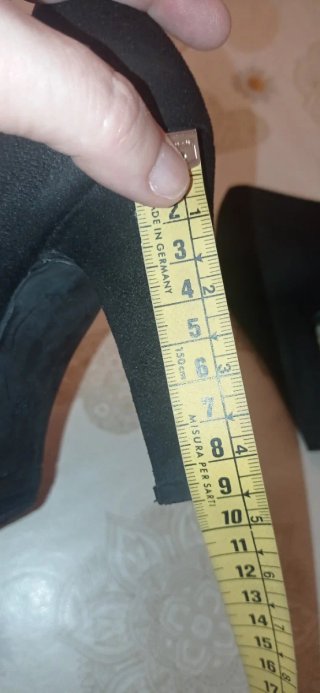 Botines negros de tacón talla 38.