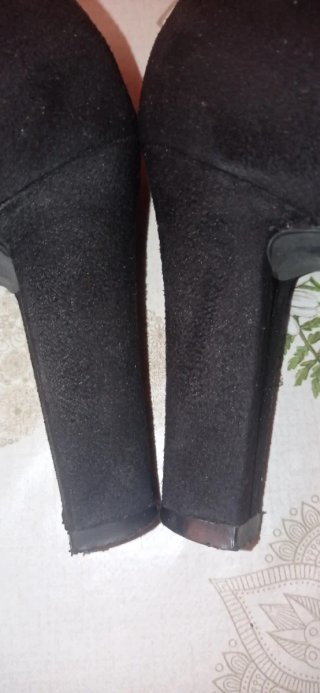Botines negros de tacón talla 38.