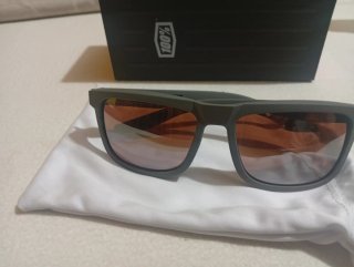 Occhiali 100% grey