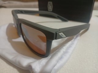 Occhiali 100% grey