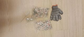 Pistola de clavos con accesorios