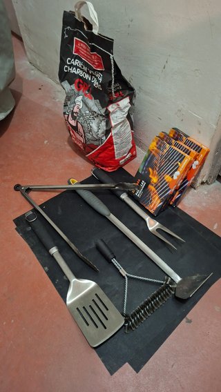 Barbacoa de carbón negra