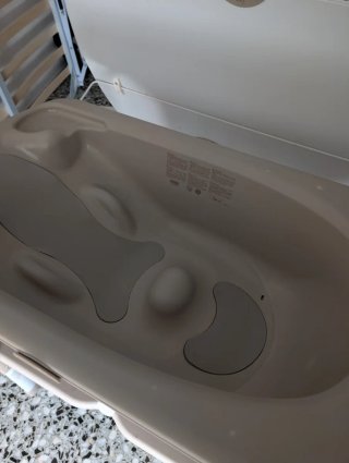 Bañera y Cambiador bebé con estampado de arcoíris